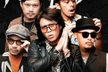 BLUE STORK GADING SERPONG - ROCKING UP