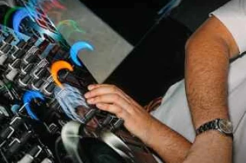 SALTY FISH BAR SCBD JAKARTA - RHYTM SERVICE