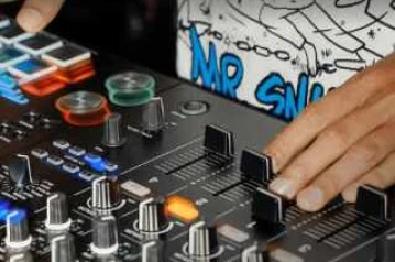 SALTY FISH BAR SCBD JAKARTA - RHYTHM SERVICE