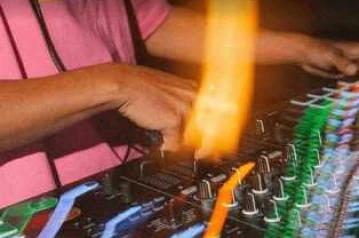 SALTY FISH BAR SCBD JAKARTA - RHYTHM SERVICE